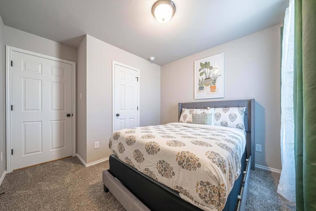 Gorgeous, Brand New 3 Bedrooms Home- Built 2024, Near Seaworld & Lackland Afb ซานอันโตนิโอ ภายนอก รูปภาพ