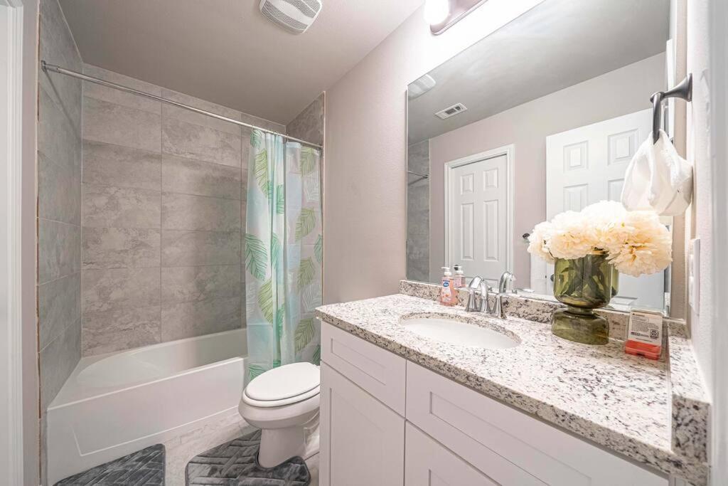 Gorgeous, Brand New 3 Bedrooms Home- Built 2024, Near Seaworld & Lackland Afb ซานอันโตนิโอ ภายนอก รูปภาพ