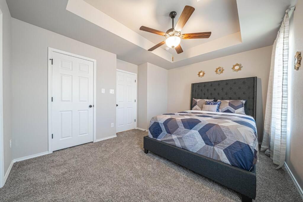 Gorgeous, Brand New 3 Bedrooms Home- Built 2024, Near Seaworld & Lackland Afb ซานอันโตนิโอ ภายนอก รูปภาพ