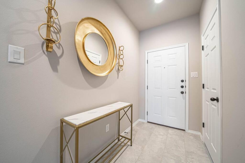 Gorgeous, Brand New 3 Bedrooms Home- Built 2024, Near Seaworld & Lackland Afb ซานอันโตนิโอ ภายนอก รูปภาพ