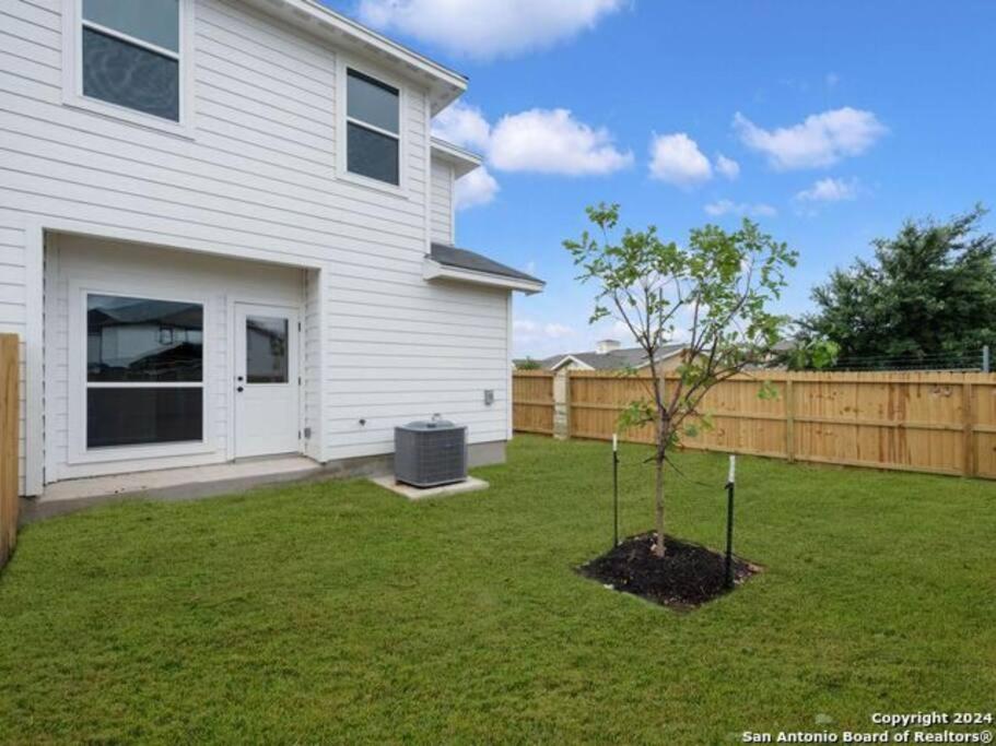 Gorgeous, Brand New 3 Bedrooms Home- Built 2024, Near Seaworld & Lackland Afb ซานอันโตนิโอ ภายนอก รูปภาพ