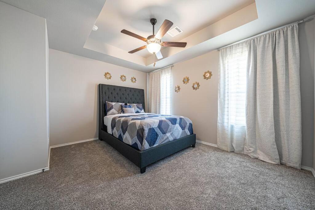 Gorgeous, Brand New 3 Bedrooms Home- Built 2024, Near Seaworld & Lackland Afb ซานอันโตนิโอ ภายนอก รูปภาพ