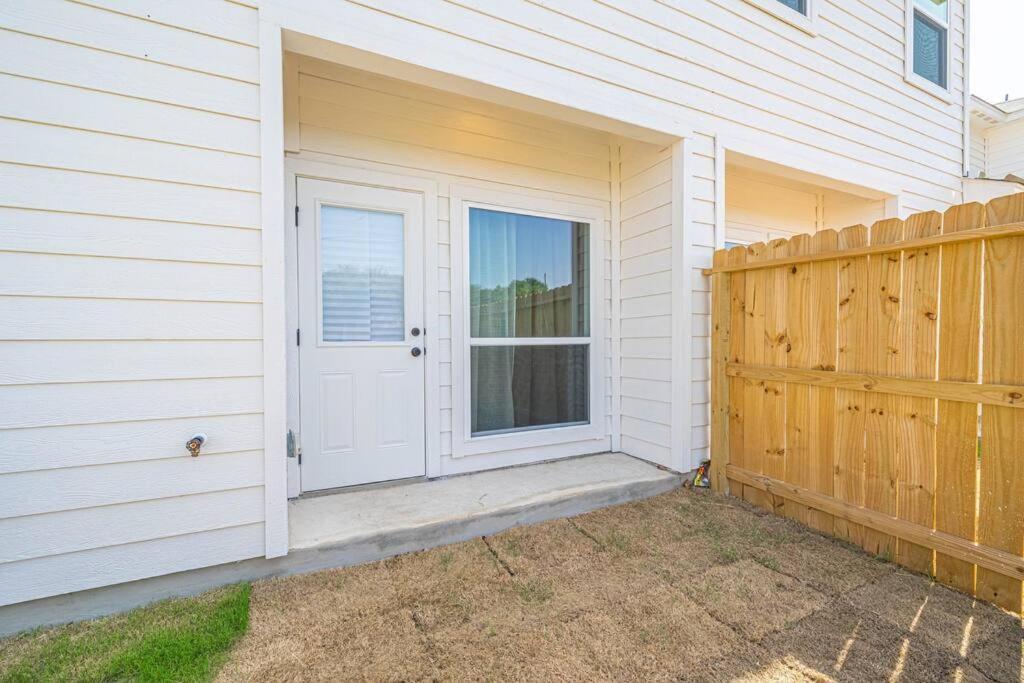 Gorgeous, Brand New 3 Bedrooms Home- Built 2024, Near Seaworld & Lackland Afb ซานอันโตนิโอ ภายนอก รูปภาพ