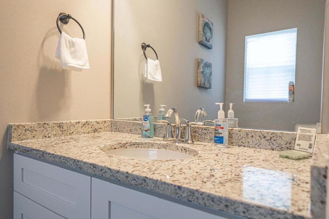 Gorgeous, Brand New 3 Bedrooms Home- Built 2024, Near Seaworld & Lackland Afb ซานอันโตนิโอ ภายนอก รูปภาพ
