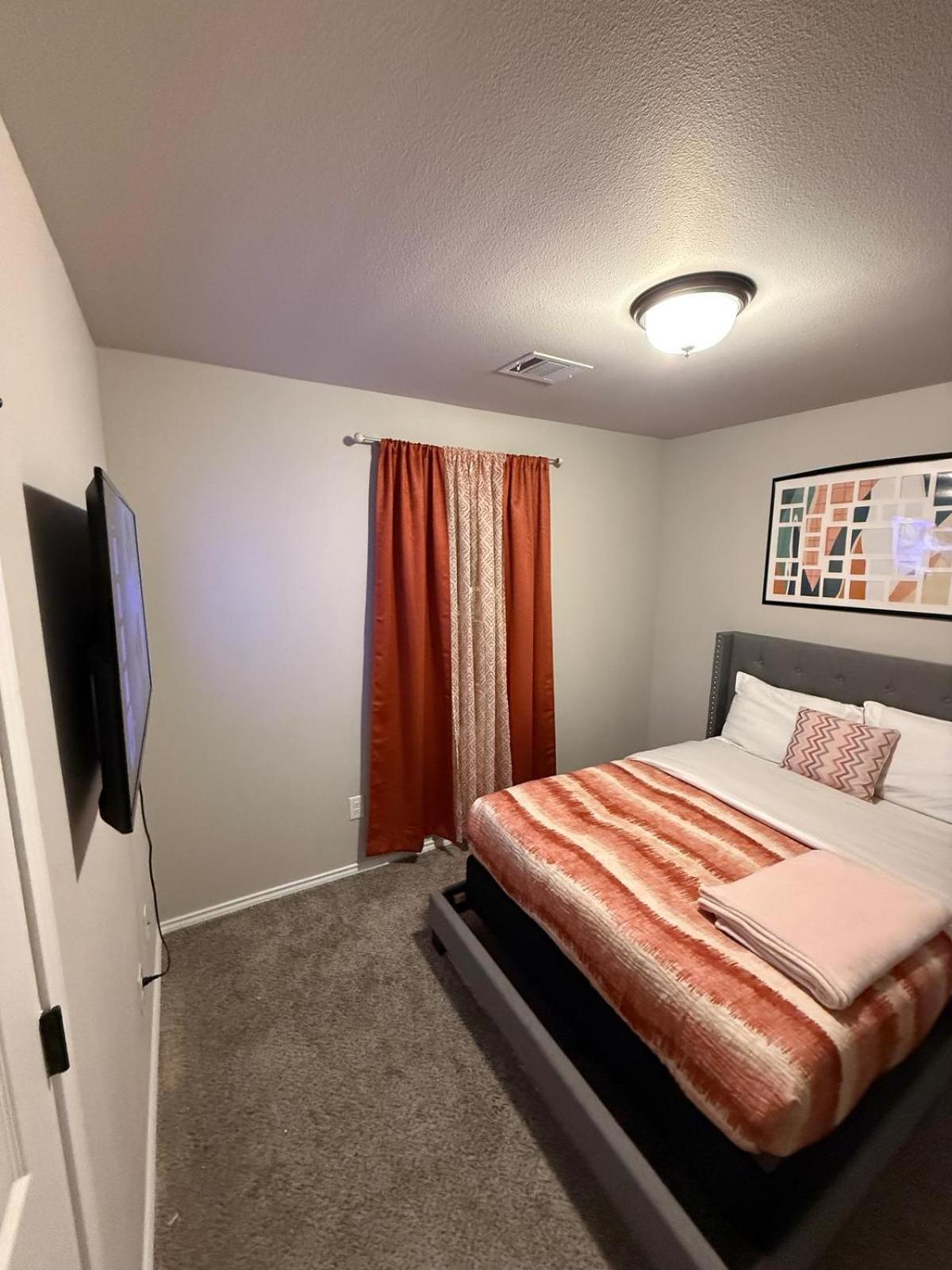 Gorgeous, Brand New 3 Bedrooms Home- Built 2024, Near Seaworld & Lackland Afb ซานอันโตนิโอ ภายนอก รูปภาพ