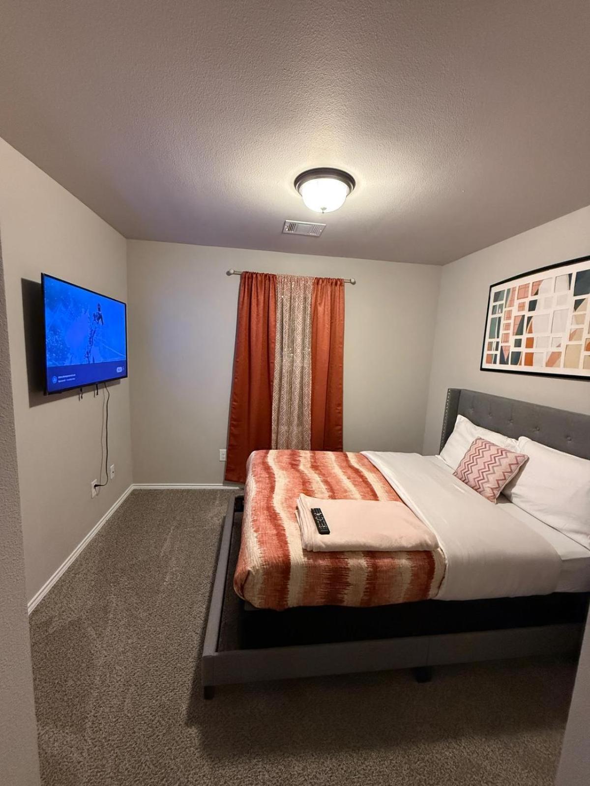 Gorgeous, Brand New 3 Bedrooms Home- Built 2024, Near Seaworld & Lackland Afb ซานอันโตนิโอ ภายนอก รูปภาพ